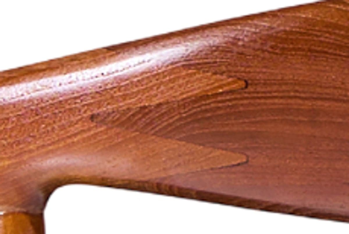 Finger-joint joinery on the backrest of Hans Wegner The Chair
